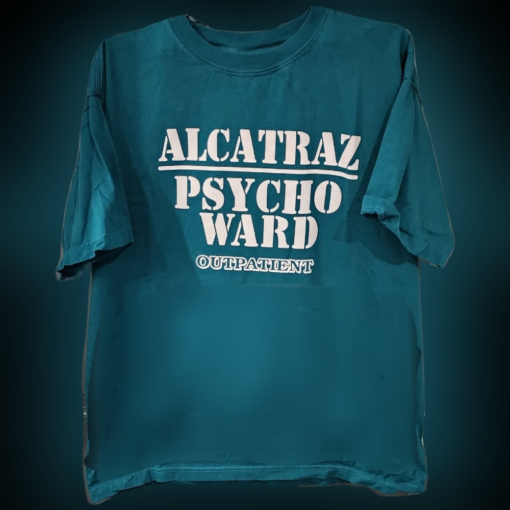 VINTAGE Alcatraz Phsyco Ward Rainforest Cafe Souvenir Tshirt
